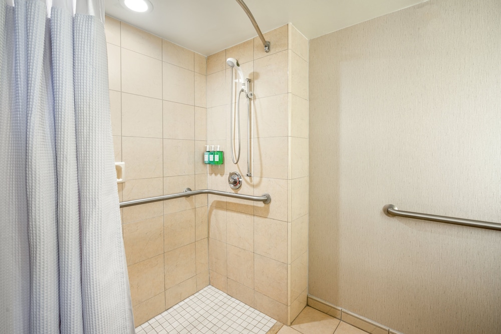 Crowne Plaza New Orleans French Qtr - Astor by IHG — Hotel rooms in New Orleans, Louisiana