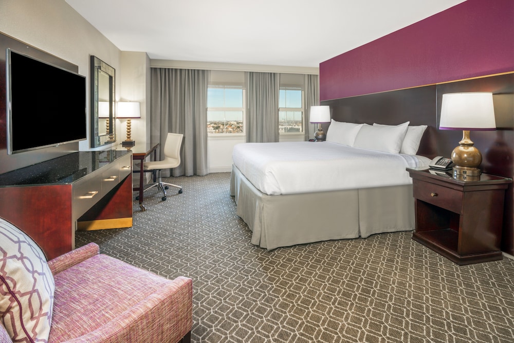 Crowne Plaza New Orleans French Qtr - Astor by IHG — Hotel rooms in New Orleans, Louisiana