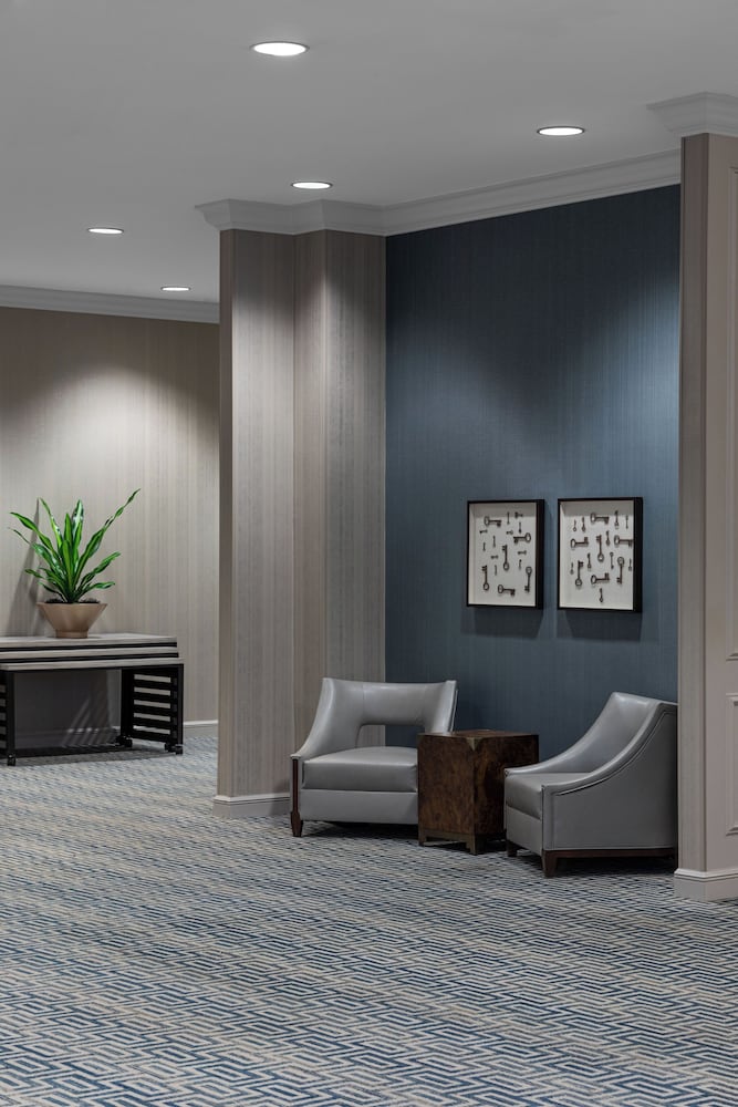 Crowne Plaza New Orleans French Qtr - Astor by IHG — Hotel building in New Orleans, Louisiana
