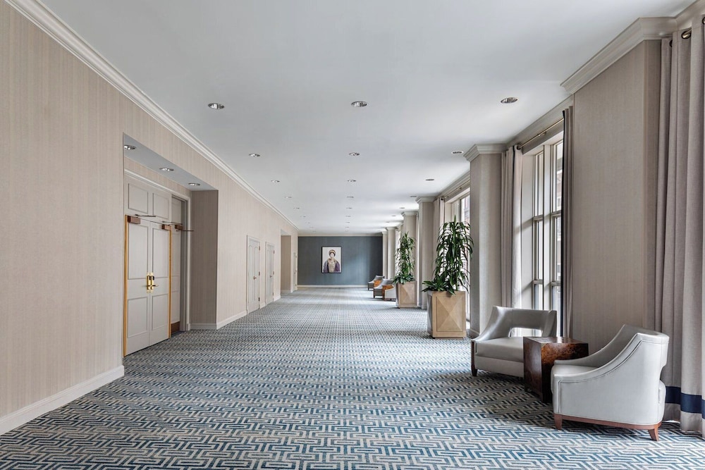 Crowne Plaza New Orleans French Qtr - Astor by IHG — Hotel building in New Orleans, Louisiana