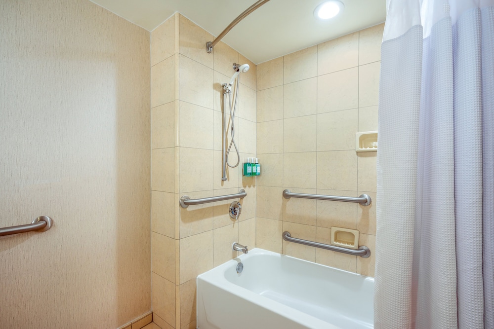 Crowne Plaza New Orleans French Qtr - Astor by IHG — Hotel rooms in New Orleans, Louisiana