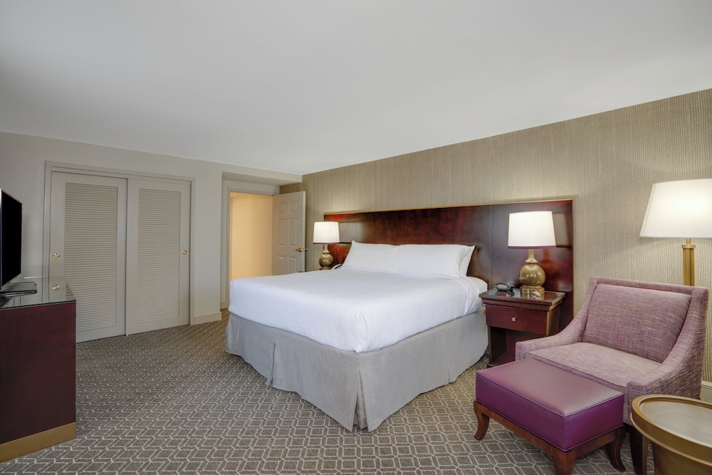 Crowne Plaza New Orleans French Qtr - Astor by IHG — Hotel rooms in New Orleans, Louisiana