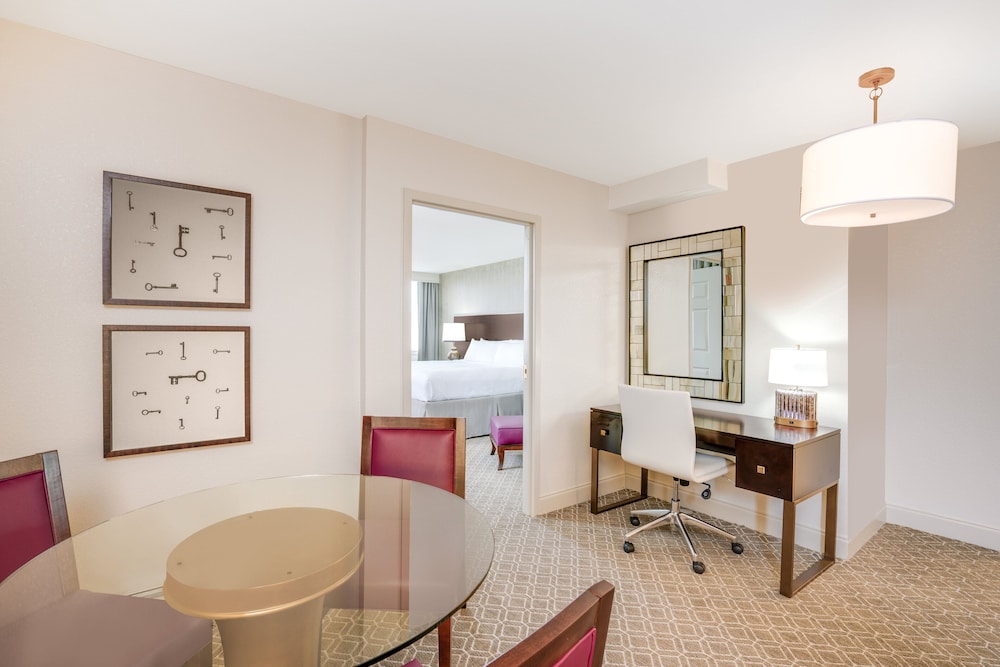 Crowne Plaza New Orleans French Qtr - Astor by IHG — Hotel rooms in New Orleans, Louisiana