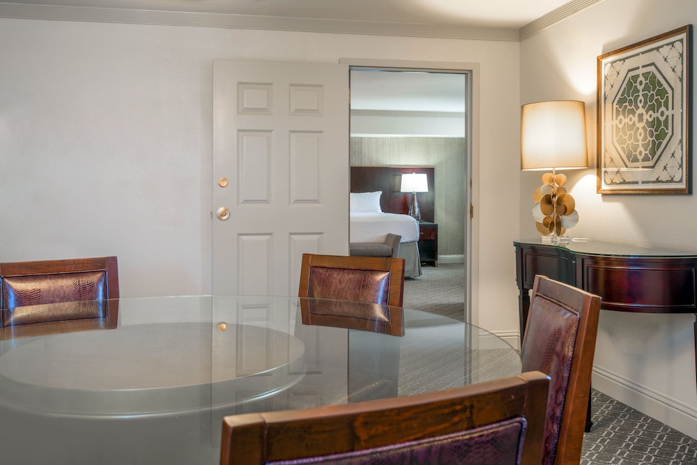 Crowne Plaza New Orleans French Qtr - Astor by IHG — Hotel rooms in New Orleans, Louisiana