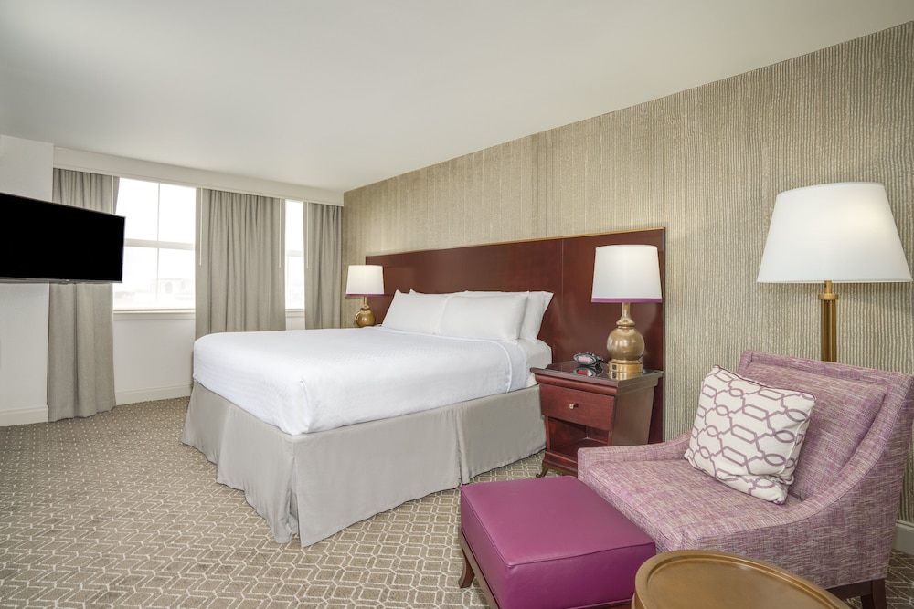 Crowne Plaza New Orleans French Qtr - Astor by IHG — Hotel rooms in New Orleans, Louisiana