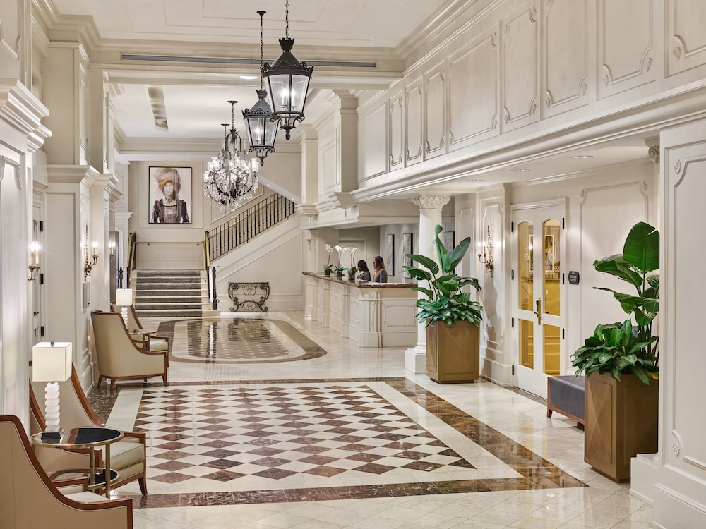 Crowne Plaza New Orleans French Qtr - Astor by IHG — Hotel building in New Orleans, Louisiana