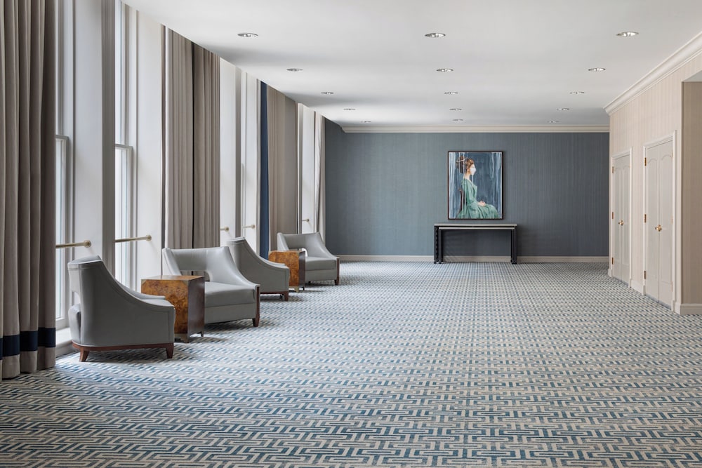 Crowne Plaza New Orleans French Qtr - Astor by IHG — Hotel building in New Orleans, Louisiana