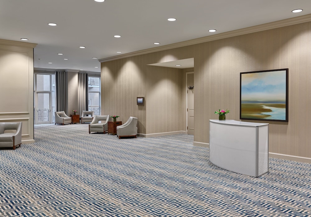 Crowne Plaza New Orleans French Qtr - Astor by IHG — Hotel building in New Orleans, Louisiana