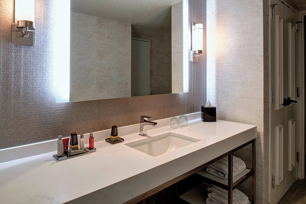 Auburn Hills Marriott Pontiac — Hotel rooms in Pontiac, Michigan