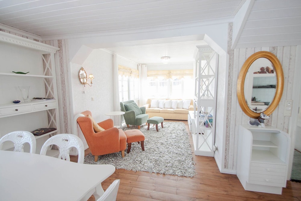 Elves Village Hotel — Hotel rooms in Kittilä, Lapland