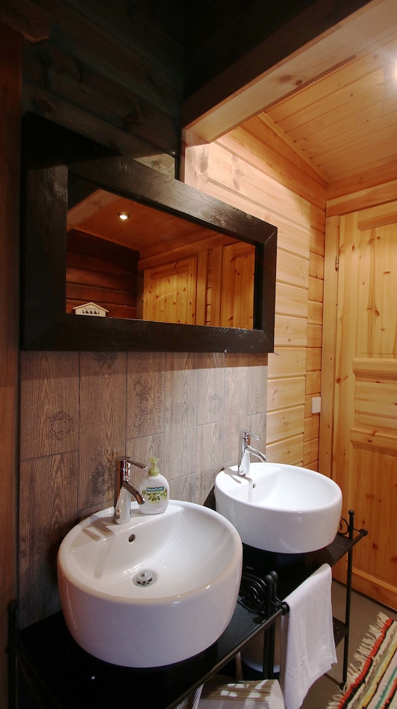 Elves Village Hotel — Hotel rooms in Kittilä, Lapland