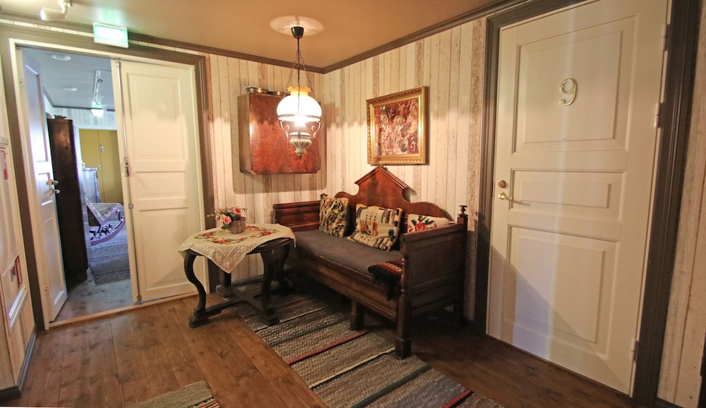 Elves Village Hotel — Hotel rooms in Kittilä, Lapland