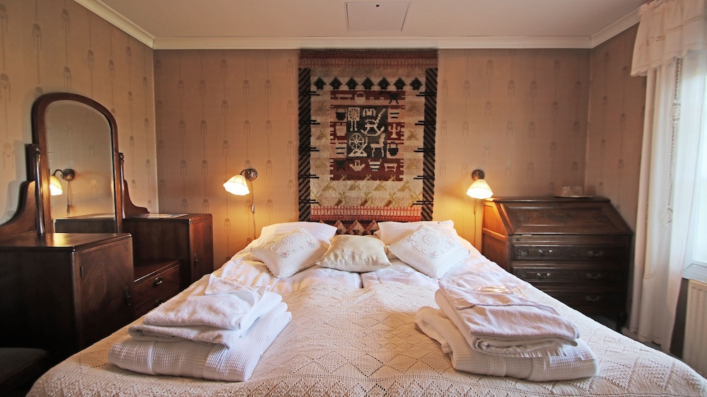 Elves Village Hotel — Hotel rooms in Kittilä, Lapland
