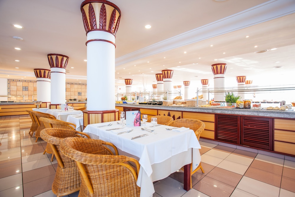 Grupotel Santa Eulària & Spa - Adults Only — Restaurant & bars in Santa Eulalia, Balearic Islands