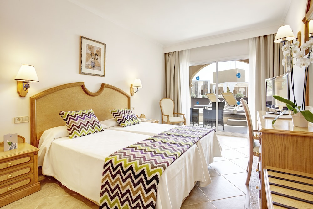 Grupotel Santa Eulària & Spa - Adults Only — Hotel rooms in Santa Eulalia, Balearic Islands