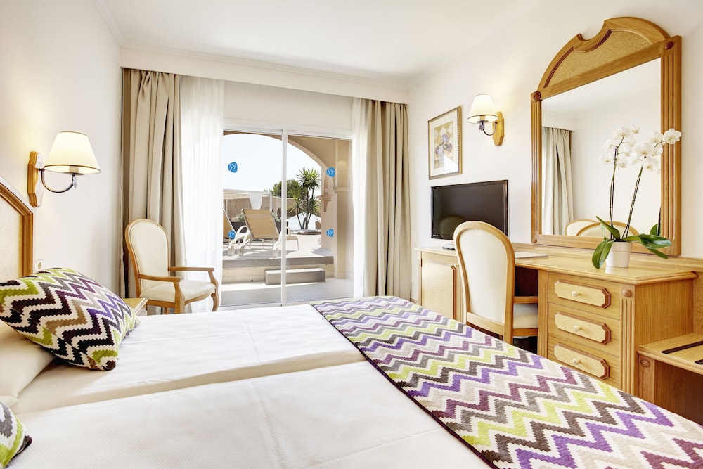 Grupotel Santa Eulària & Spa - Adults Only — Hotel rooms in Santa Eulalia, Balearic Islands