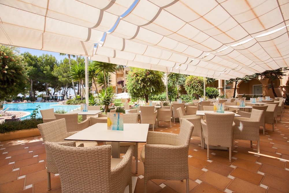 Grupotel Santa Eulària & Spa - Adults Only — Restaurant & bars in Santa Eulalia, Balearic Islands