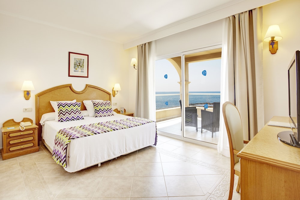 Grupotel Santa Eulària & Spa - Adults Only — Hotel rooms in Santa Eulalia, Balearic Islands