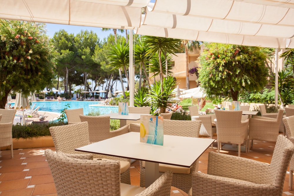 Grupotel Santa Eulària & Spa - Adults Only — Restaurant & bars in Santa Eulalia, Balearic Islands