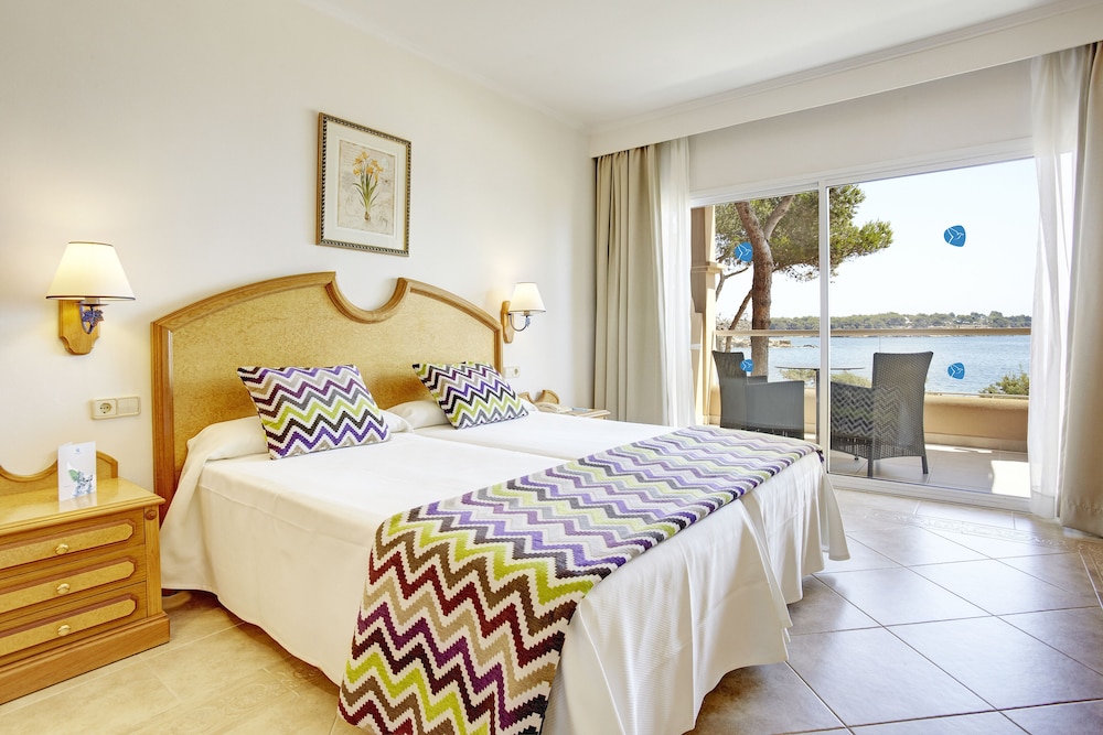 Grupotel Santa Eulària & Spa - Adults Only — Hotel rooms in Santa Eulalia, Balearic Islands