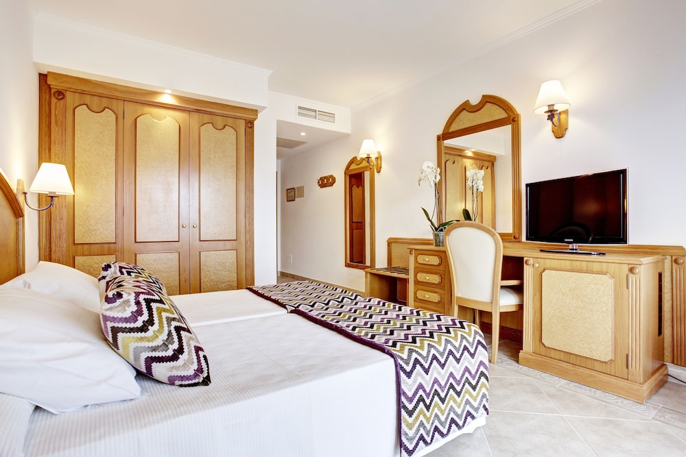 Grupotel Santa Eulària & Spa - Adults Only — Hotel rooms in Santa Eulalia, Balearic Islands