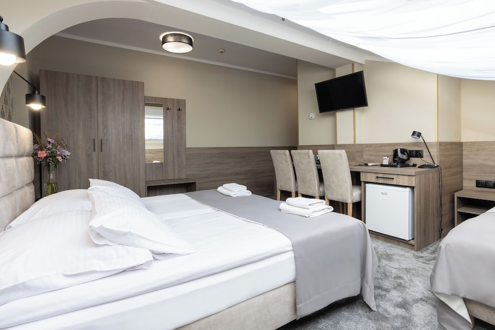 Hotel Maksymilian — Hotel rooms in Krakow, Lesser Poland