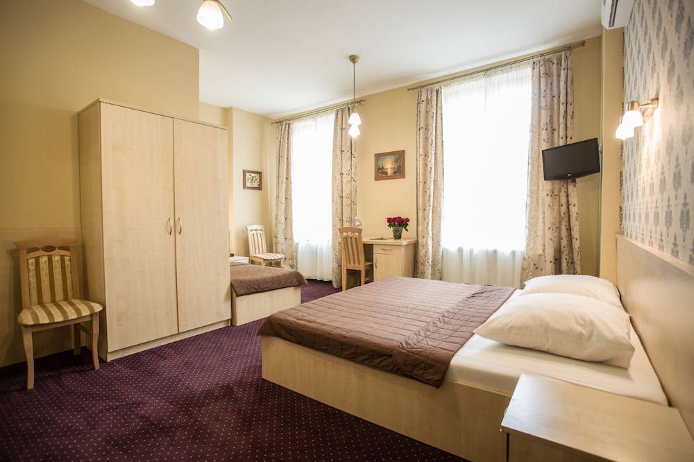 Hotel Maksymilian — Hotel rooms in Krakow, Lesser Poland