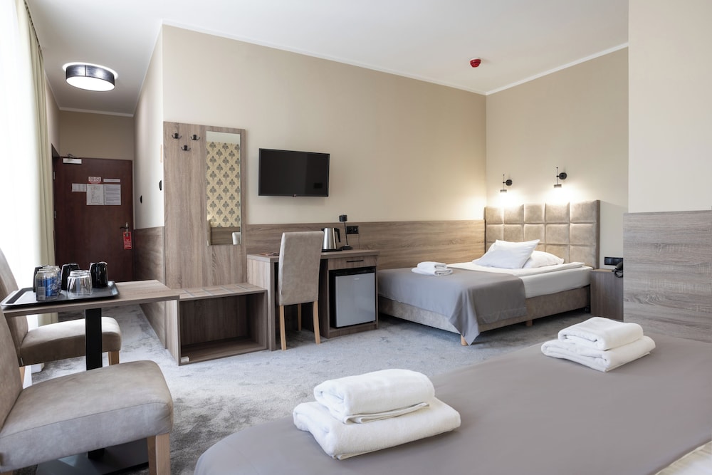 Hotel Maksymilian — Hotel rooms in Krakow, Lesser Poland