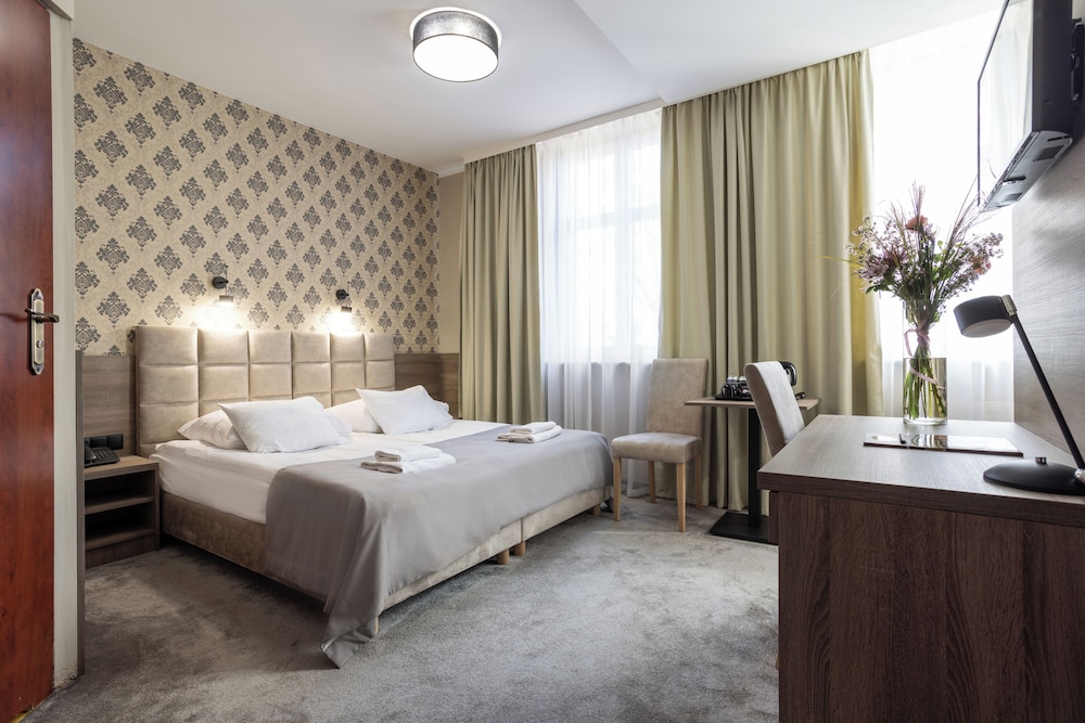 Hotel Maksymilian — Hotel rooms in Krakow, Lesser Poland