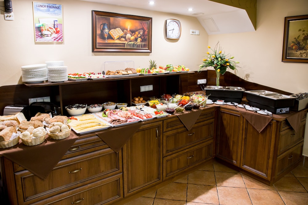 Hotel Maksymilian — Restaurant & bars in Krakow, Lesser Poland