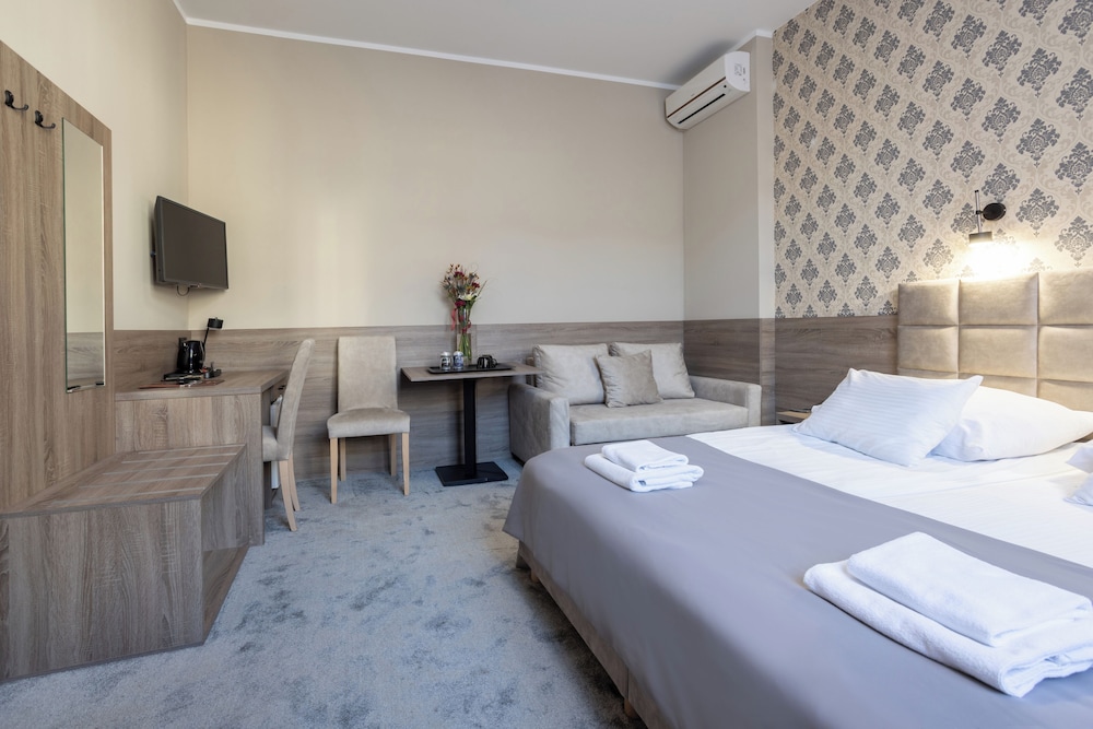 Hotel Maksymilian — Hotel rooms in Krakow, Lesser Poland