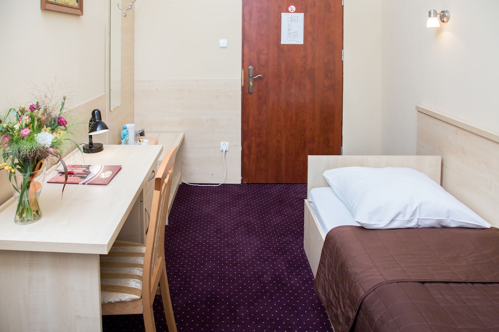 Hotel Maksymilian — Hotel rooms in Krakow, Lesser Poland