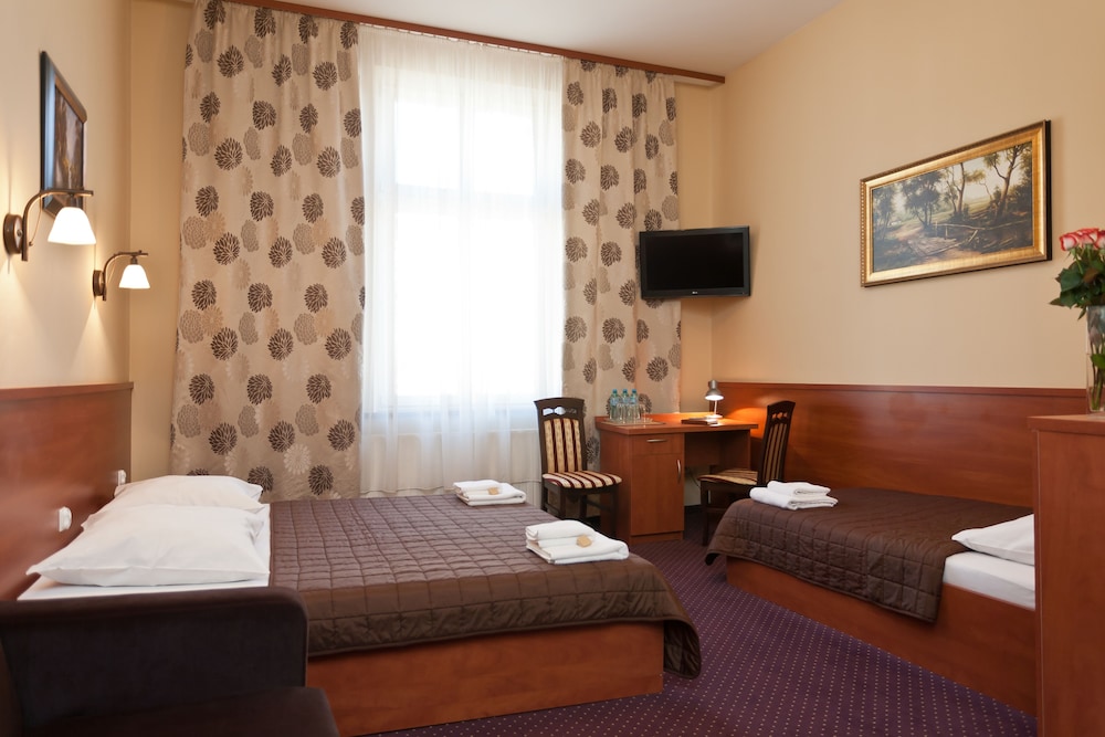 Hotel Maksymilian — Hotel rooms in Krakow, Lesser Poland