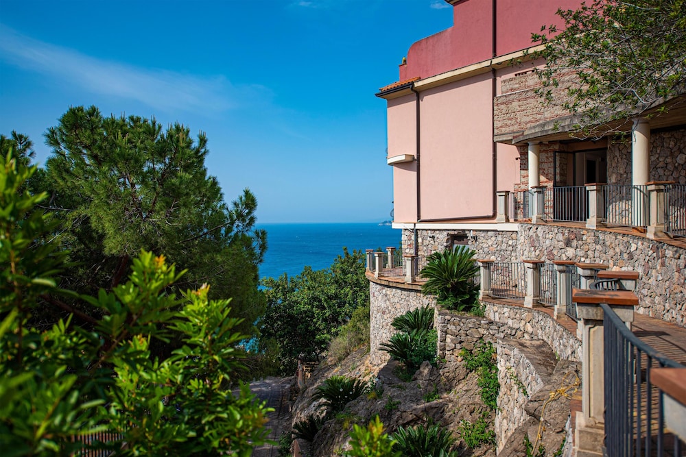 Baia Taormina - CDSHotels — Hotel building in Forza d'Agrò, Sicily