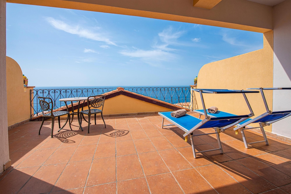 Baia Taormina - CDSHotels — Hotel building in Forza d'Agrò, Sicily