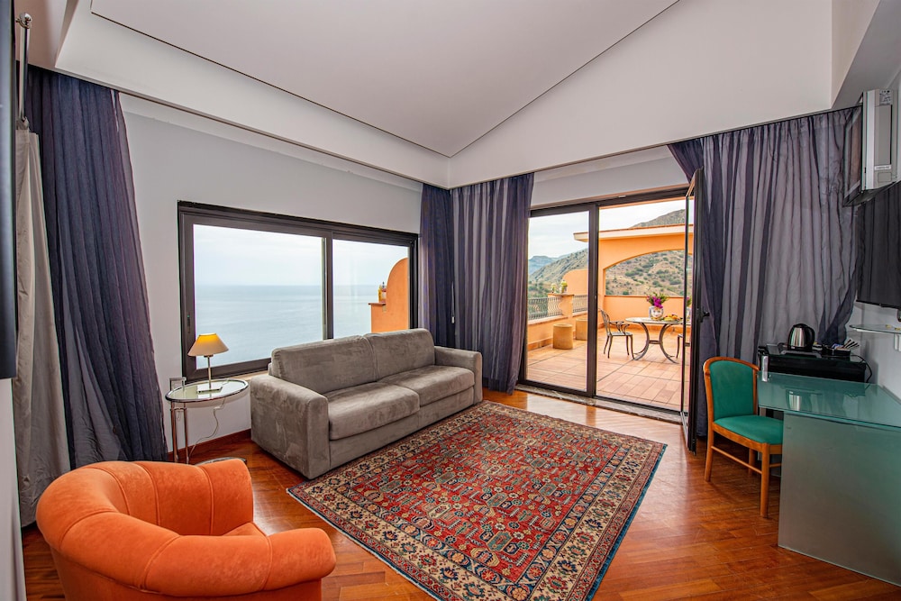 Baia Taormina - CDSHotels — Hotel rooms in Forza d'Agrò, Sicily