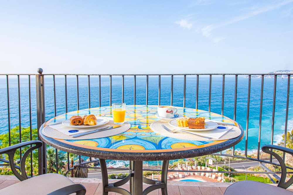 Baia Taormina - CDSHotels — Hotel rooms in Forza d'Agrò, Sicily