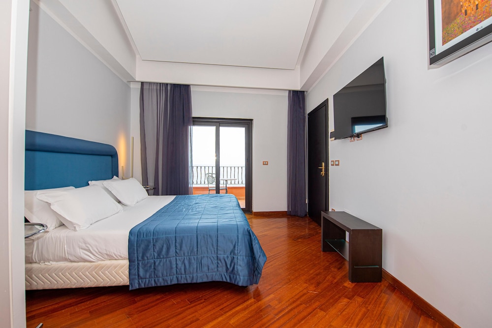 Baia Taormina - CDSHotels — Hotel rooms in Forza d'Agrò, Sicily