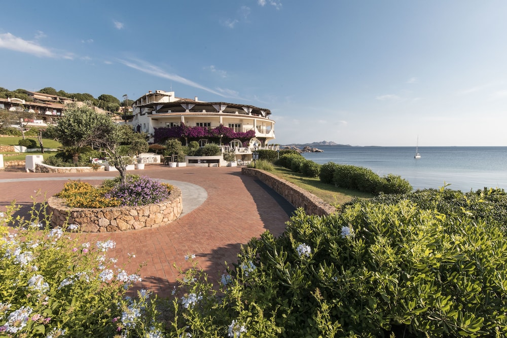 Club Hotel — Hotel building in Arzachena, Sardinia