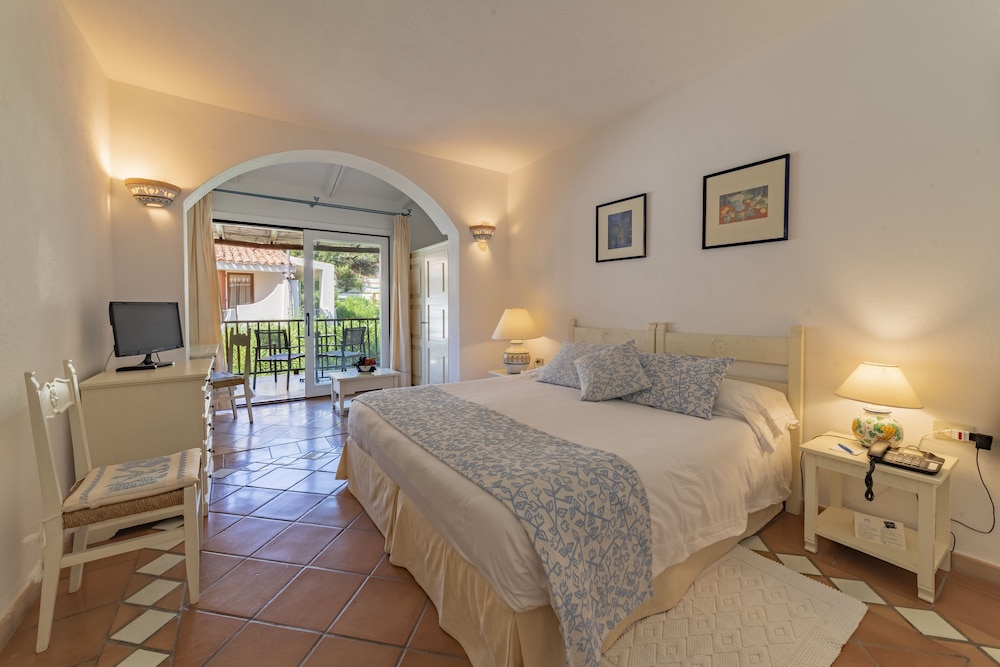 Club Hotel — Hotel rooms in Arzachena, Sardinia