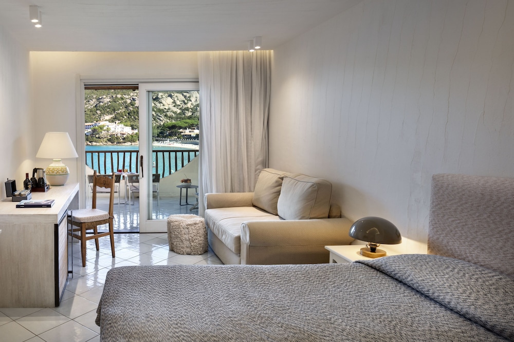 Club Hotel — Hotel rooms in Arzachena, Sardinia