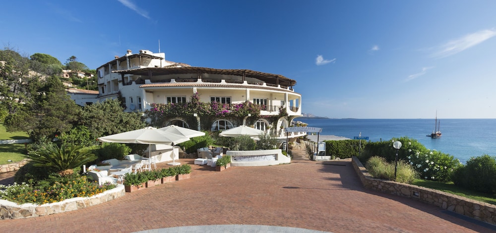 Club Hotel — Hotel building in Arzachena, Sardinia