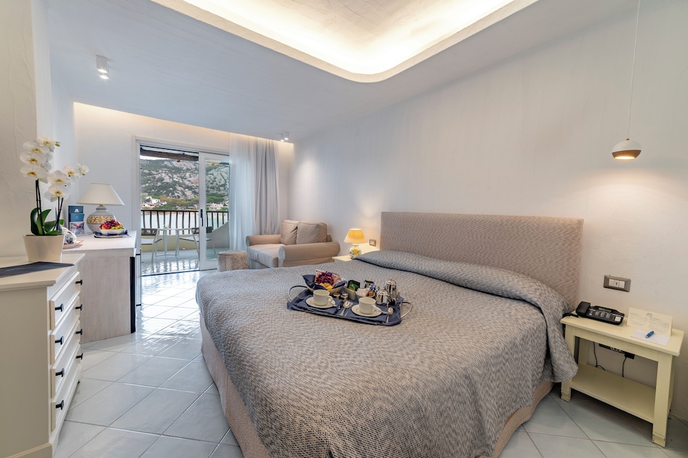 Club Hotel — Hotel rooms in Arzachena, Sardinia