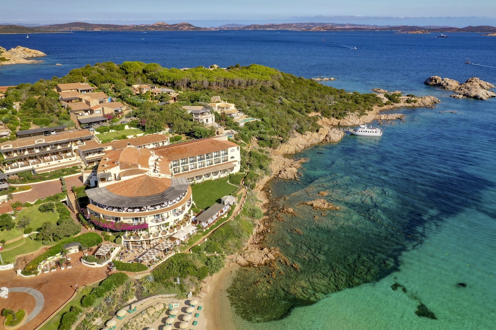 Club Hotel — Hotel building in Arzachena, Sardinia