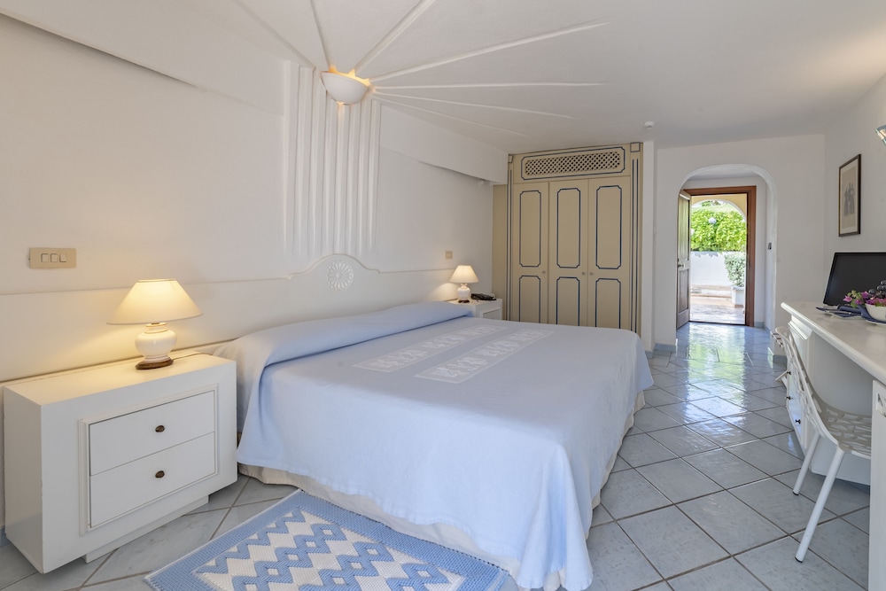 Club Hotel — Hotel rooms in Arzachena, Sardinia