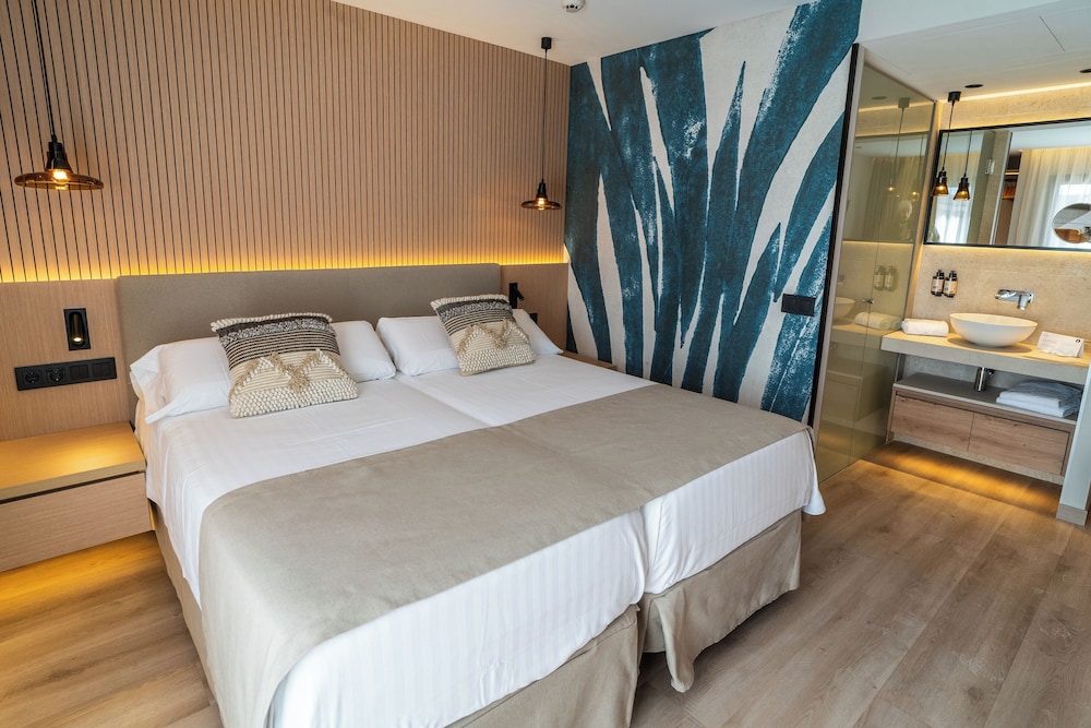PortBlue Club Pollentia Resort — Hotel rooms in Alcudia, Balearic Islands