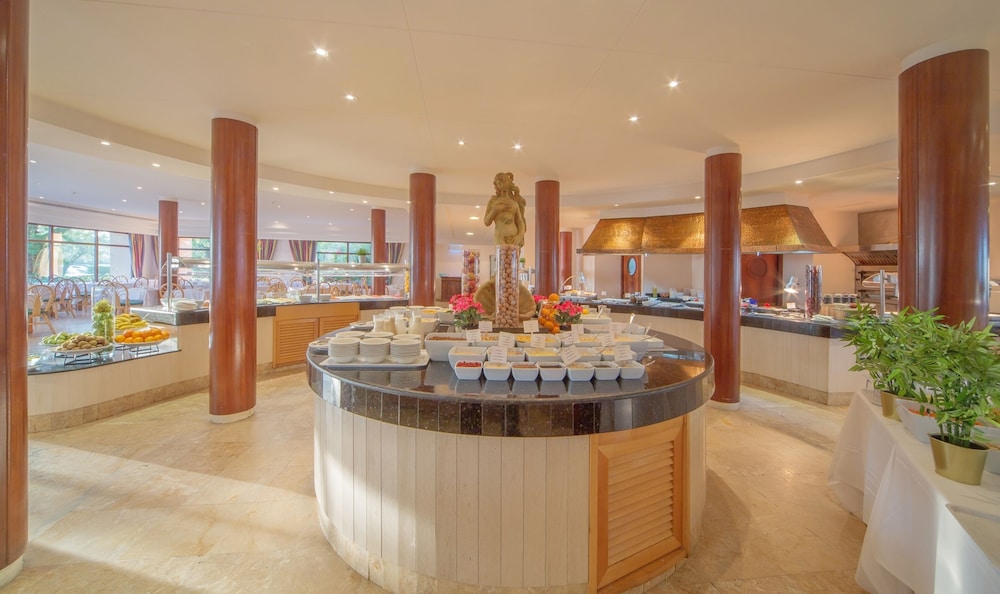 PortBlue Club Pollentia Resort — Restaurant & bars in Alcudia, Balearic Islands