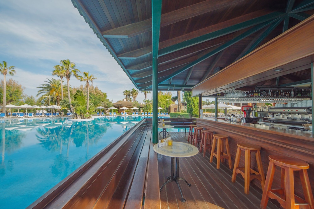 PortBlue Club Pollentia Resort — Restaurant & bars in Alcudia, Balearic Islands