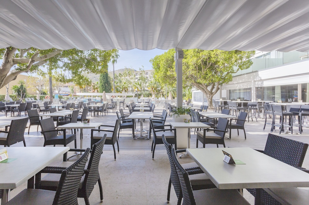 Hotel JS Sol de Alcudia — Restaurant & bars in Alcudia, Balearic Islands