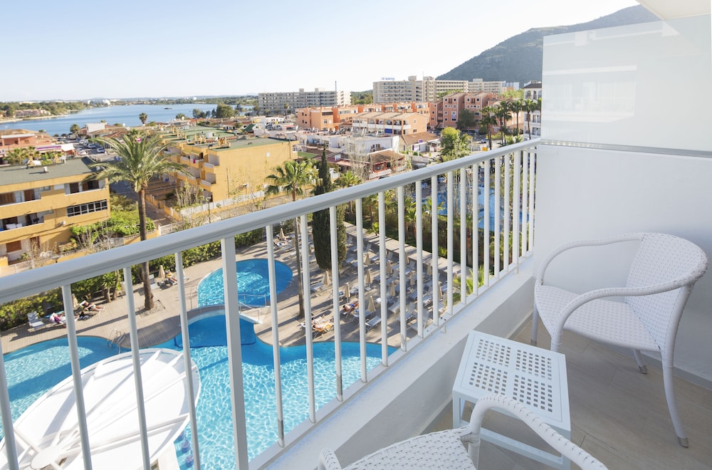 Hotel JS Sol de Alcudia — Swimming pool in Alcudia, Balearic Islands